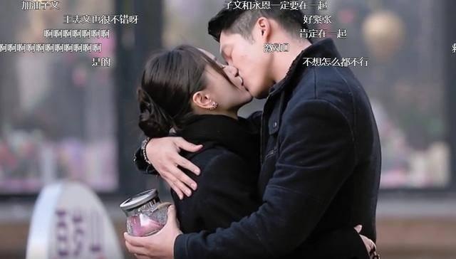 大U领短款小碎花短袖搭配浅蓝色牛仔短裤，青春又凉爽，是你喜欢的穿搭吗？