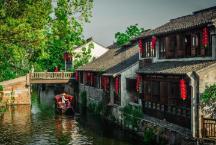 八年级上册物理液化为什么小水珠在温度高的一面？游戏画面